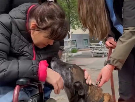 Руководитель легендарного кинологического отряда «Антарес» впервые после ранения встретилась со своим псом