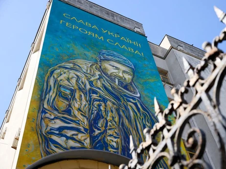 У Києві з'явився мурал на честь бійця, розстріляного за слова 