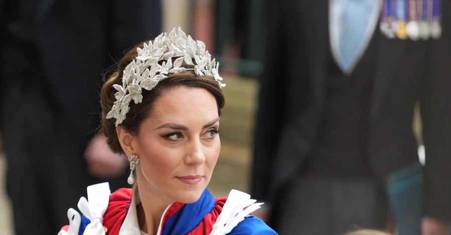 Кейт Міддлтон одягла на коронацію Чарльза III сережки принцеси Діани і відмовилася від тіари