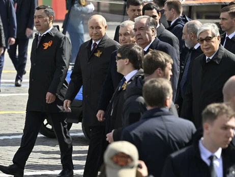 Кнут без пряника: что заставило 7 президентов приехать 9 мая на парад в Москву