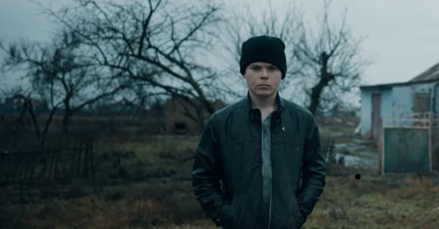 Imagine Dragons випустили кліп про розбомблене українське село і 14-річного Сашка, який пережив окупацію