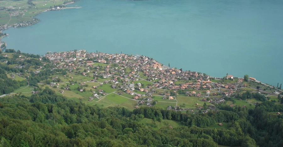 В Швейцарии село в Альпах срочно эвакуируют из-за возможного обвала камней