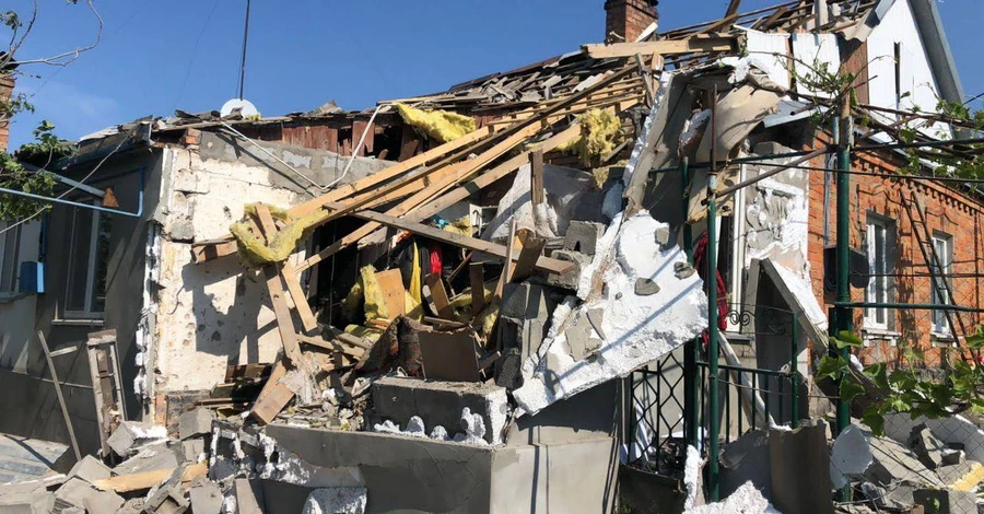 Россияне ударили по Никополю из тяжелой артиллерии: более десятка снарядов разрушили дома