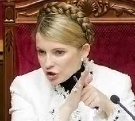Юлия Тимошенко крестилась и обещала изменить конституцию 