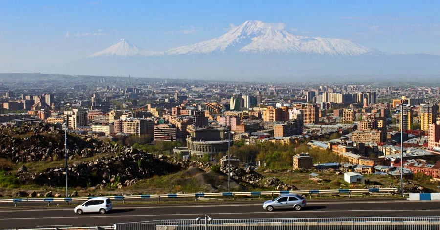 СМИ: Французское правительство поставляет оружие Еревану. Риски для Украины и Израиля растут