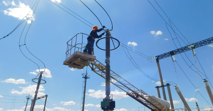 В Україні відбуваються відключення світла через зниження частоти в енергосистемі