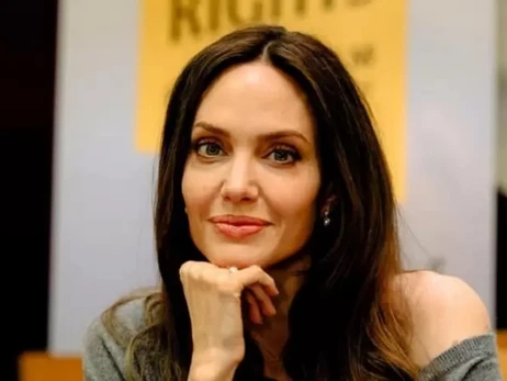 Анджелина Джоли призвала помогать украинским активистам и волонтерам