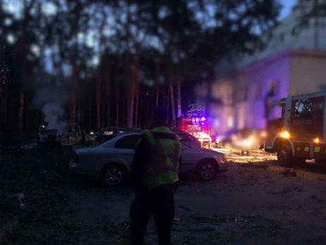 На Київщині внаслідок нічної ракетної атаки пошкоджені поліклініка та гуртожиток