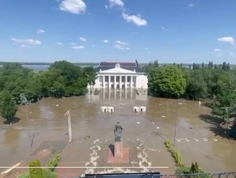 Центр оккупированной Новой Каховки затоплен из-за подрыва Россией ГЭС