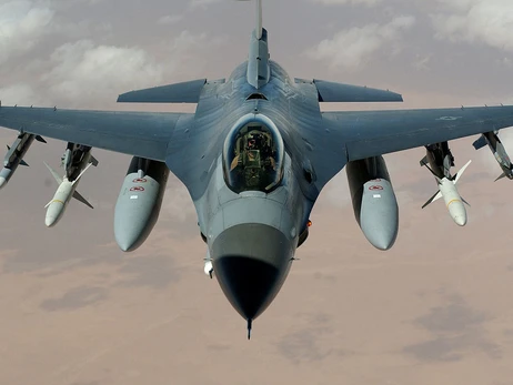В НАТО заявили, что украинские пилоты уже учатся на самолетах F-16