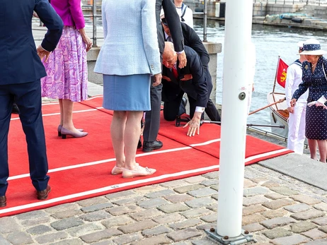 Король Норвегії Гаральд V впав під час візиту до королеви Данії Маргрете II