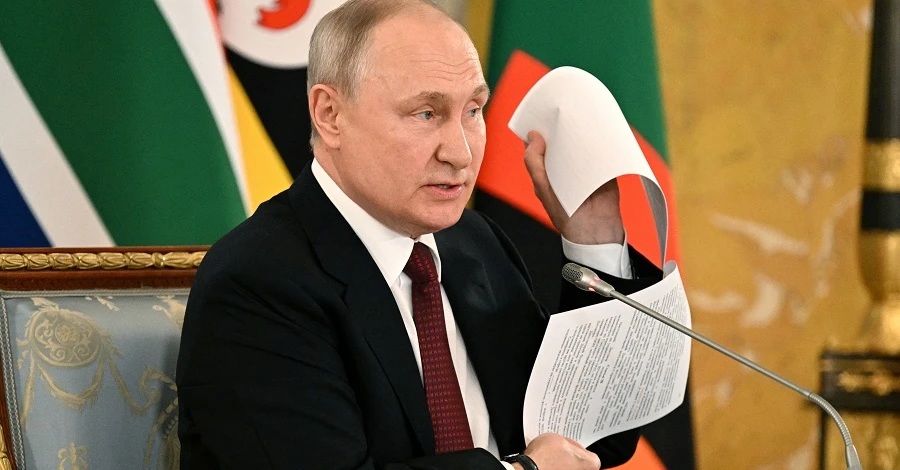Путін на зустрічі з лідерами ПАР виправдався за викрадення українських дітей – вивозили, щоб 