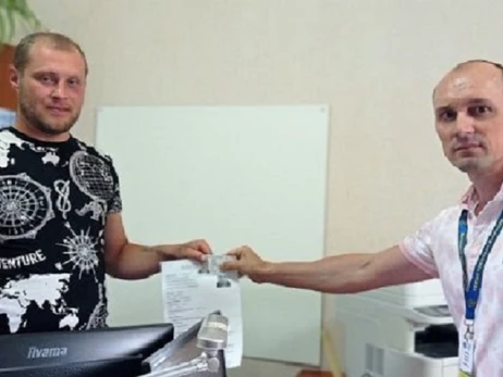 Житель Черкасской области получил свой первый паспорт в 28 лет, чтобы жениться и пойти воевать