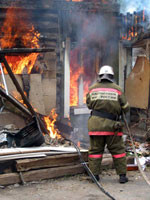 В Киеве подожгли штабы СПУ и регионалов 