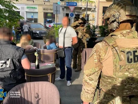На Львівщині СБУ затримала рекетирів, які “вибивали” гроші з громадян