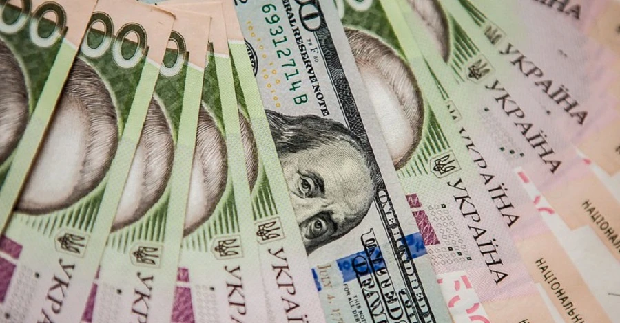 Купить валюту или положить деньги на депозит? Как сохранить сбережения во время войны