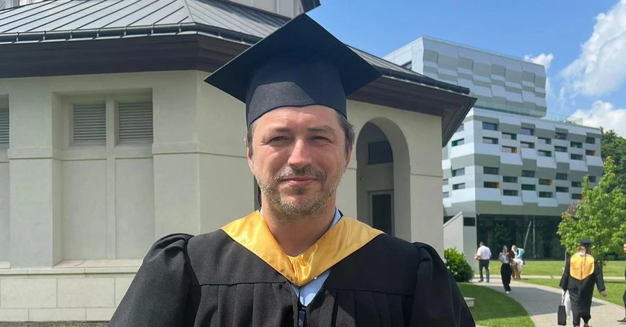 Сергей Притула получил диплом магистра и показал фото с выпускного