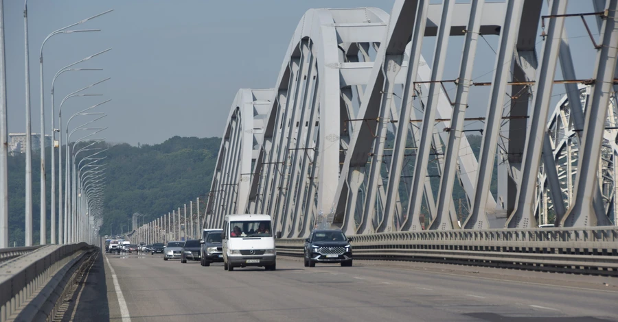 Министр Кубраков открыл новые съезды Дарницкого моста – его строили с 2004 года