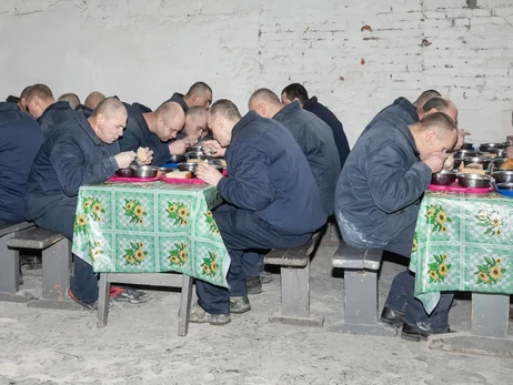 Російських військовополонених годують як офіцерів ЗСУ