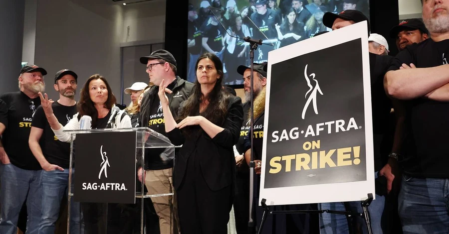 Голливудские актеры объявили о первой за 60 лет забастовке вслед за сценаристами