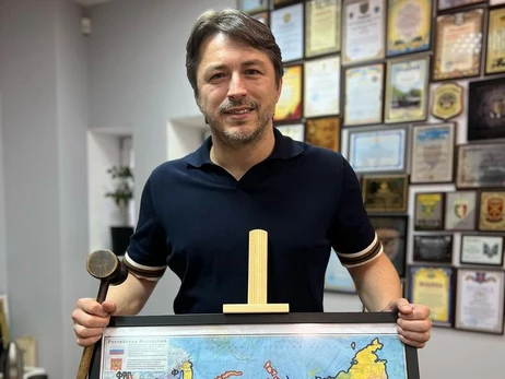 Сергей Притула на аукционе продал карту Буданова с разделенной Россией за 14 миллионов гривен