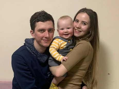 Подружжя волонтерів зі Львова: Допомагаючи хворим дітям, не думали, що рятуватимемо і свого сина