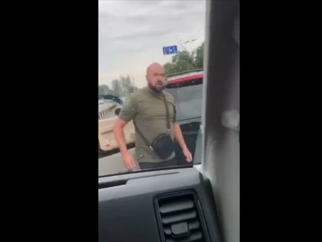 У Києві затримали водія Cadillac Escalade, який заблокував швидку з дитиною