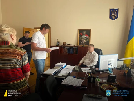 Главу судебной администрации Украины отстранили от должности из-за подозрения во взяточничестве