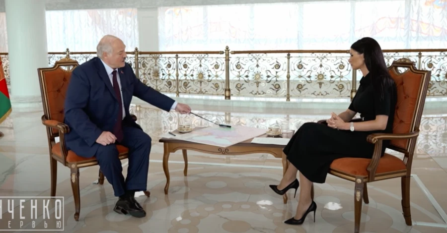Лукашенко на інтерв'ю з Панченко приніс карту і нарешті показав «откуда на Беларусь готовилось нападение»