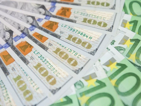 Курс валют на 25 августа: сколько стоят доллар, евро и злотый