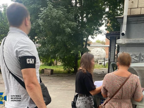 СБУ у Житомирі затримала вчительку, яка заперечувала звірства росіян у Бучі