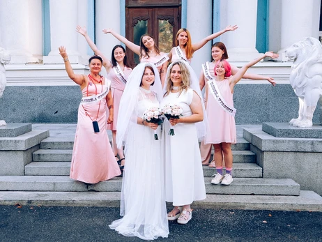 У Харкові військовослужбовиця та активістка зіграли неофіційне весілля 