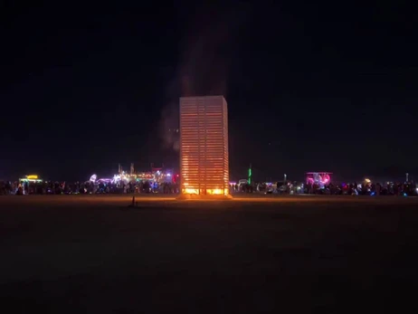 На Burning Man 2023 сожгли украинскую скульптуру, чтобы 