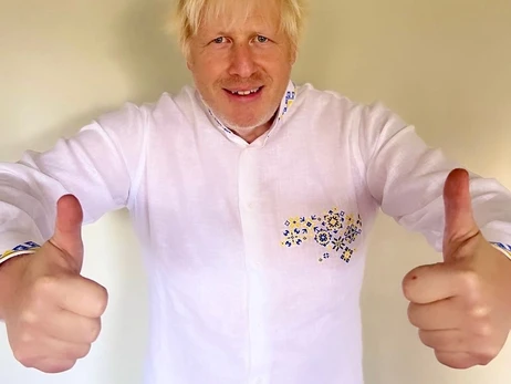 Борис Джонсон надел сорочку с вышитой картой Украины