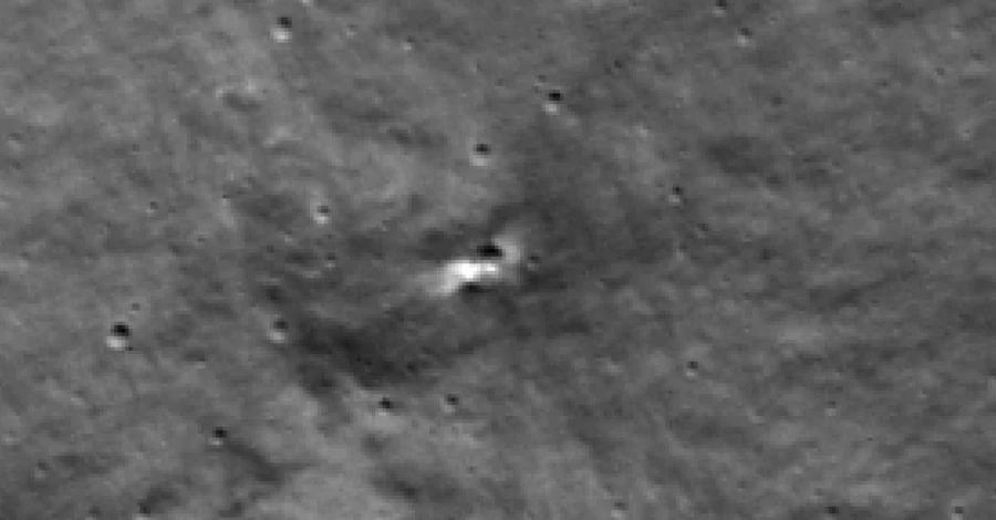 На Місяці після падіння російської станції з’явився ще один кратер 