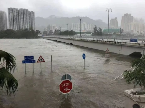 У Китаї через супертайфун евакуювали 900 тисяч осіб          