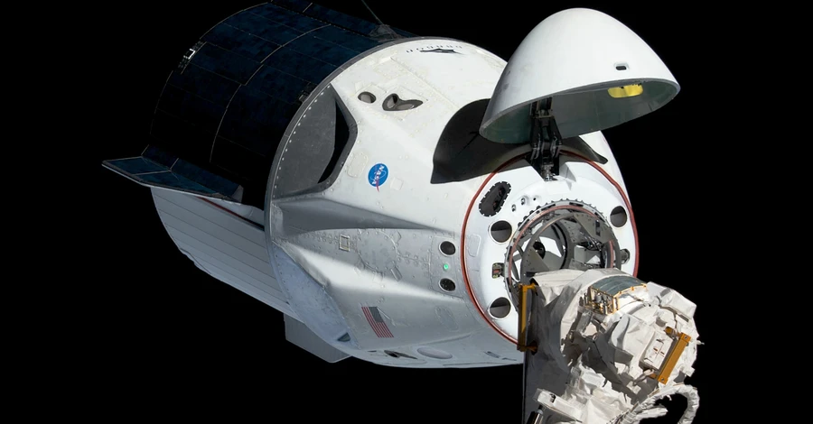 Корабль Crew Dragon отстыковался от МКС и возвращает на Землю четырех астронавтов