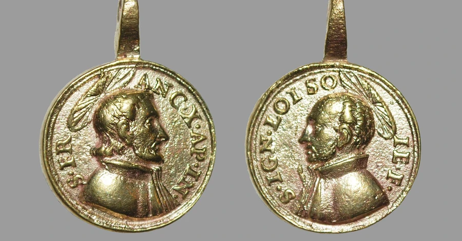 Во время раскопок в Ужгородском замке археологи нашли иезуитский медальон