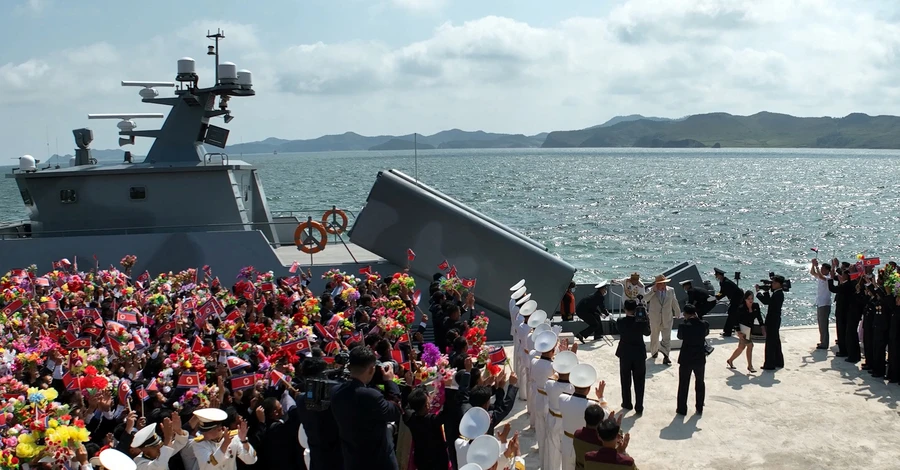 Кім Чен Ин спустив на воду першу субмарину із тактичною ядерною зброєю