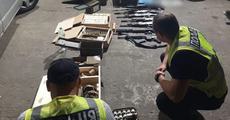 На Київщині у чиновника військкомату знайшли великий арсенал зброї 