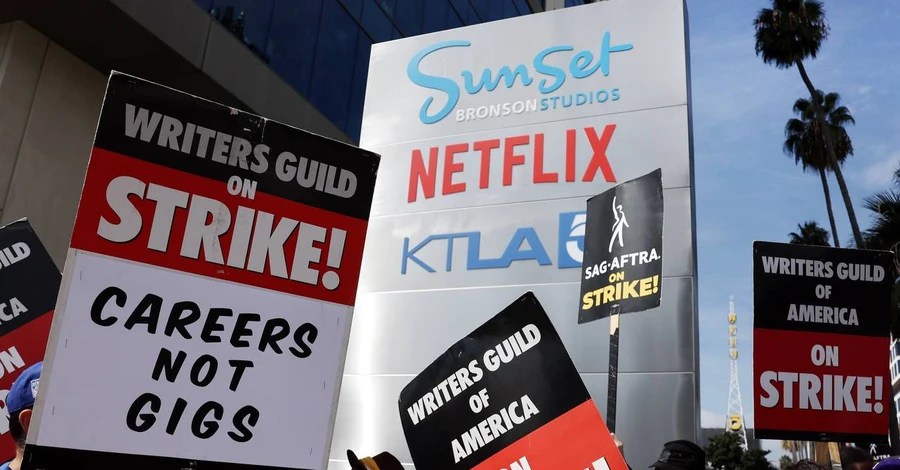 Голливудские сценаристы достигли предварительного соглашения с киностудиями после пяти месяцев забастовки 