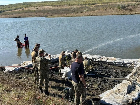 В Молдове нашли в озере обломки ракеты, на место прибыл глава МВД