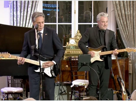 Держсекретар США Ентоні Блінкен зіграв на гітарі та заспівав блюз