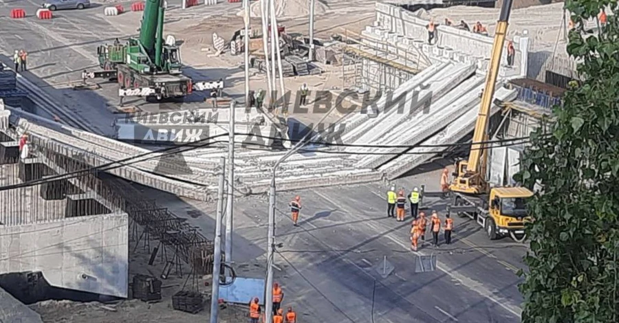 У Києві відкрили справу через обрушення Дегтярівського мосту під час ремонту