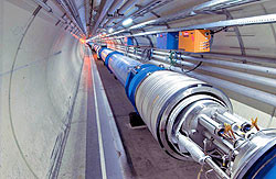 Первый пучок протонов прошел кольцо Большого адронного коллайдера 