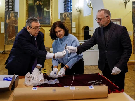Україні повернули 14 цінних історичних артефактів, викрадених росіянами