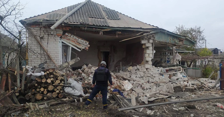 Росіяни скинули бомби на два села у Харківській області, є постраждалі
