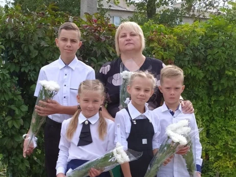 С Луганщины эвакуировали женщину с пятью детьми, которым оккупанты запрещали учиться по украинской программе