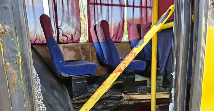 В результате минометного обстрела Херсона пострадали семь пассажиров маршрутки