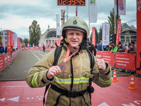 Волинський рятувальник пробіг 21 км напівмарафону у повному спорядженні 